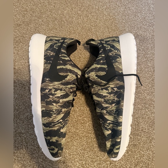 NIKE‎ Roshe Men Camouflage Sneakers Size 15 NEW - Picture 1 of 5